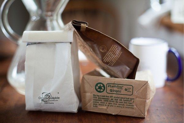 Sustainable coffee packaging – Compostable and biodegradable coffee bean bags made from eco-friendly materials. Sustainable coffee packaging – Compostable and biodegradable coffee bean bags made from eco-friendly materials.